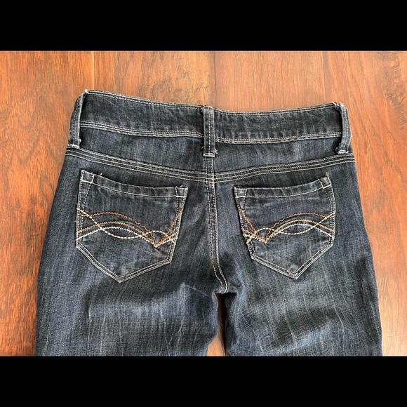 2B BeBe Jeans - Size 25’ waist, 33’ length, 7’ Rise Flare, like new - Picture 5 of 5